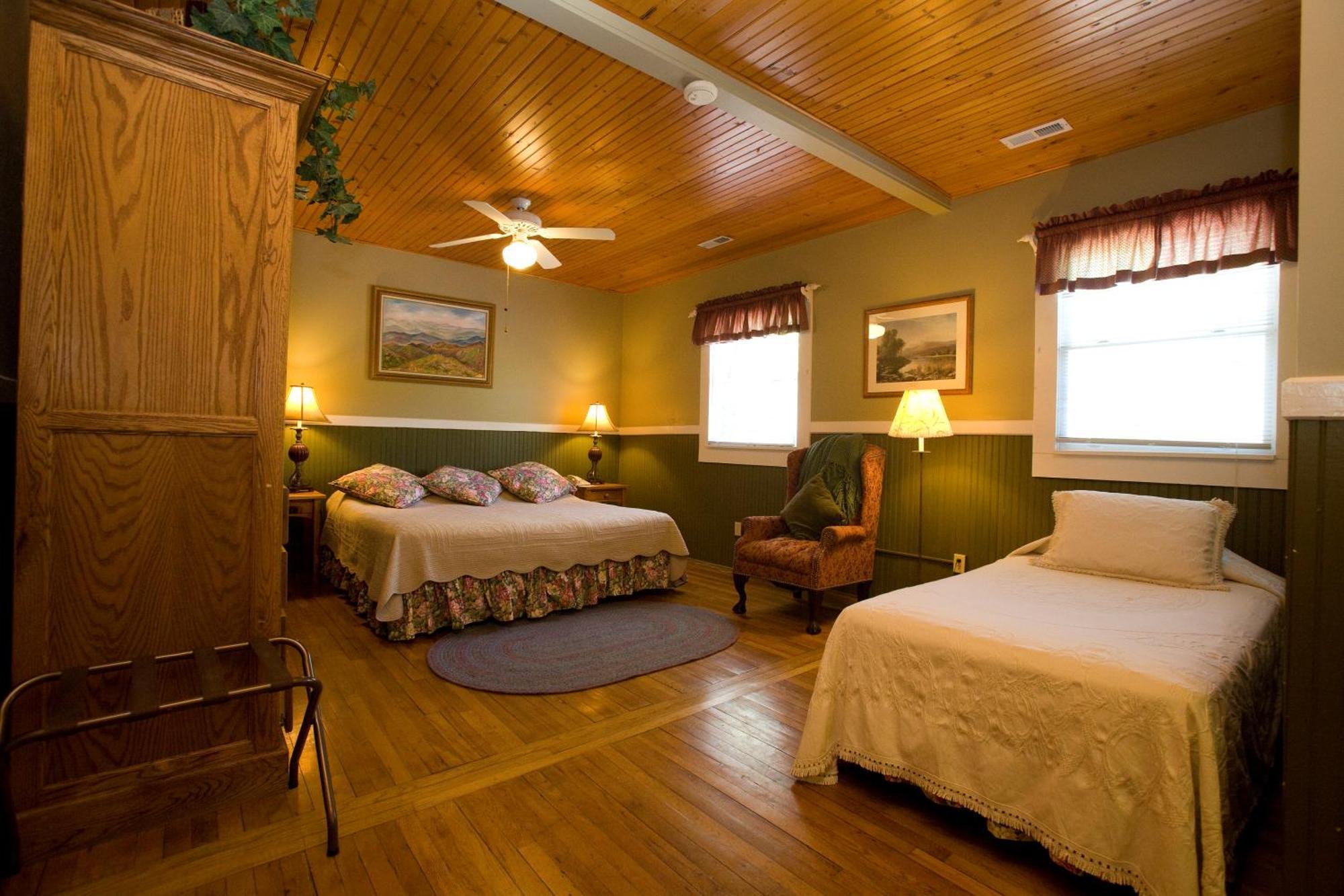 Highland Lake Inn & Resort - فلات روك المظهر الخارجي الصورة